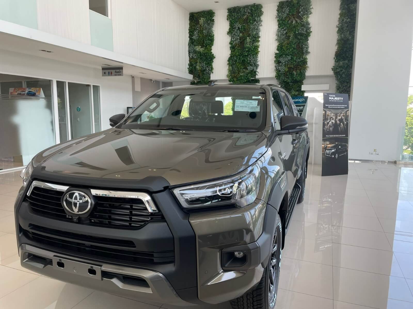 2022 RHD Toyota Hilux double cab ( Pickup ) Rocco 2.8 automatic 4x4 (No.560458)