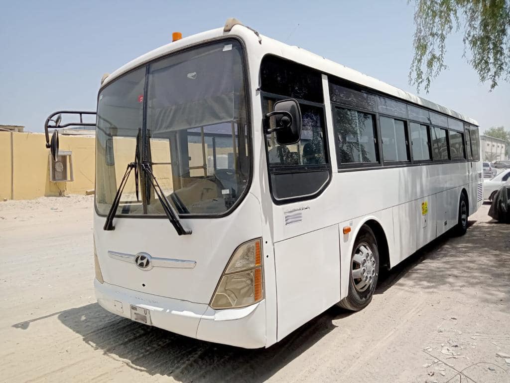 2009 Hyundai 6 cylinder long Bus with AC (No.830735)