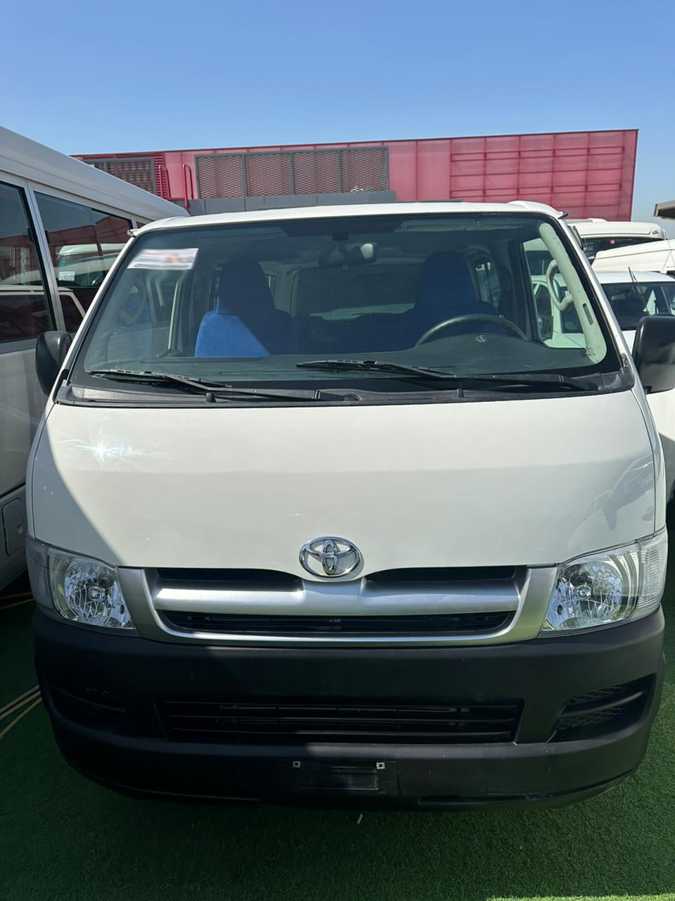 2010 Toyota Hiace 13 Seater Mini van (No.830813)
