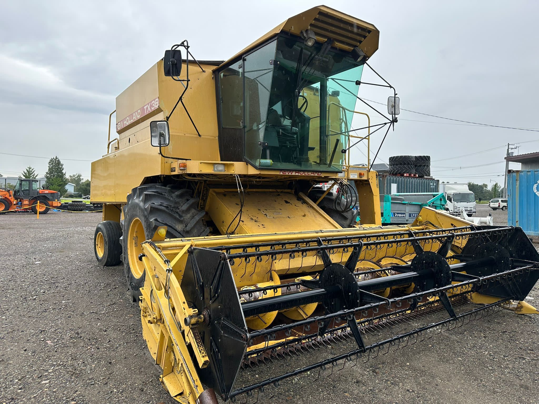 NEW HOLLAND TX36 Combine Harvester with Drivable HST control propler shaft nitrogen break system (No.J0837)