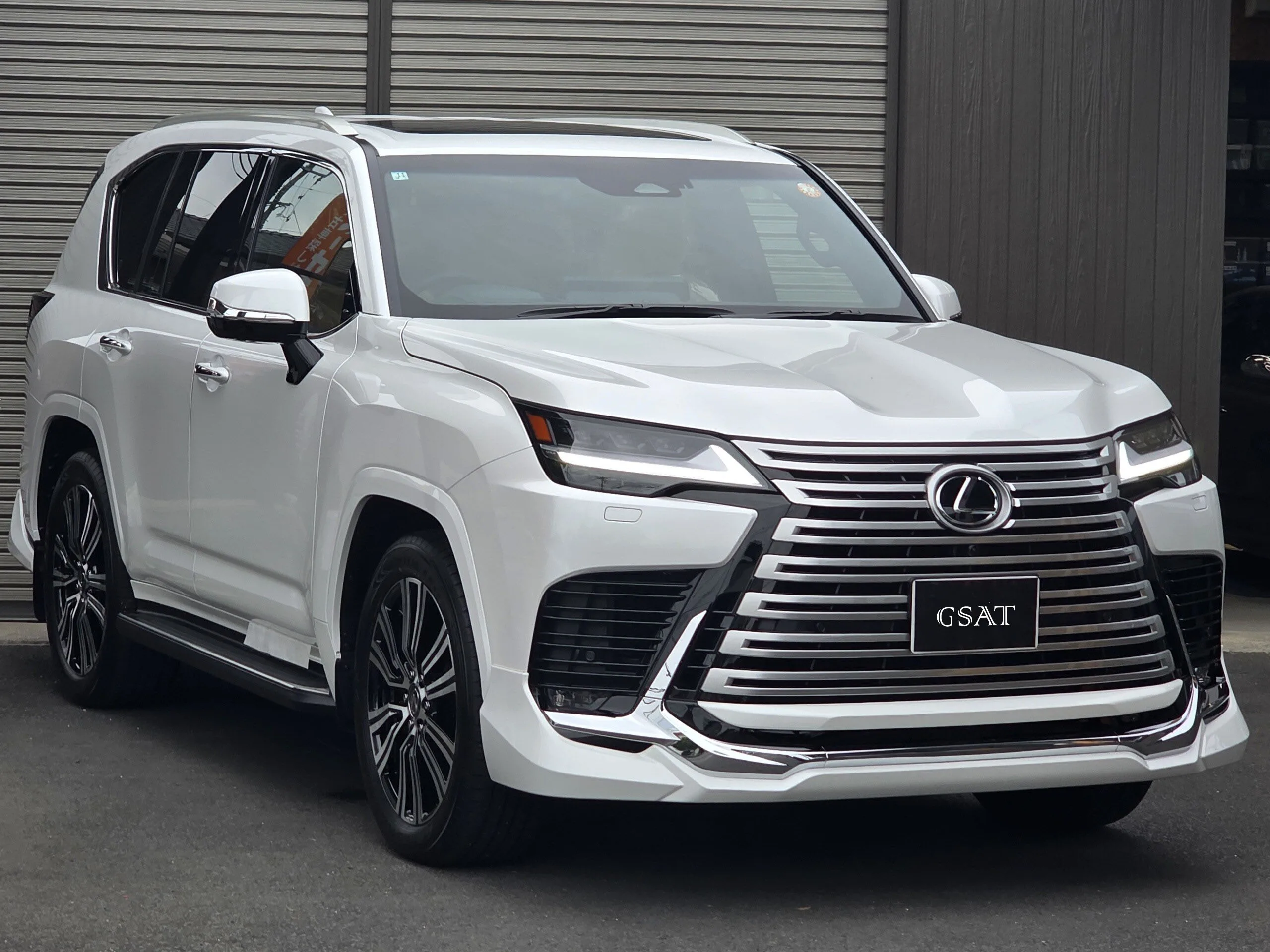 2025 Lexus LX 600 4WD Moderista 7 Seats