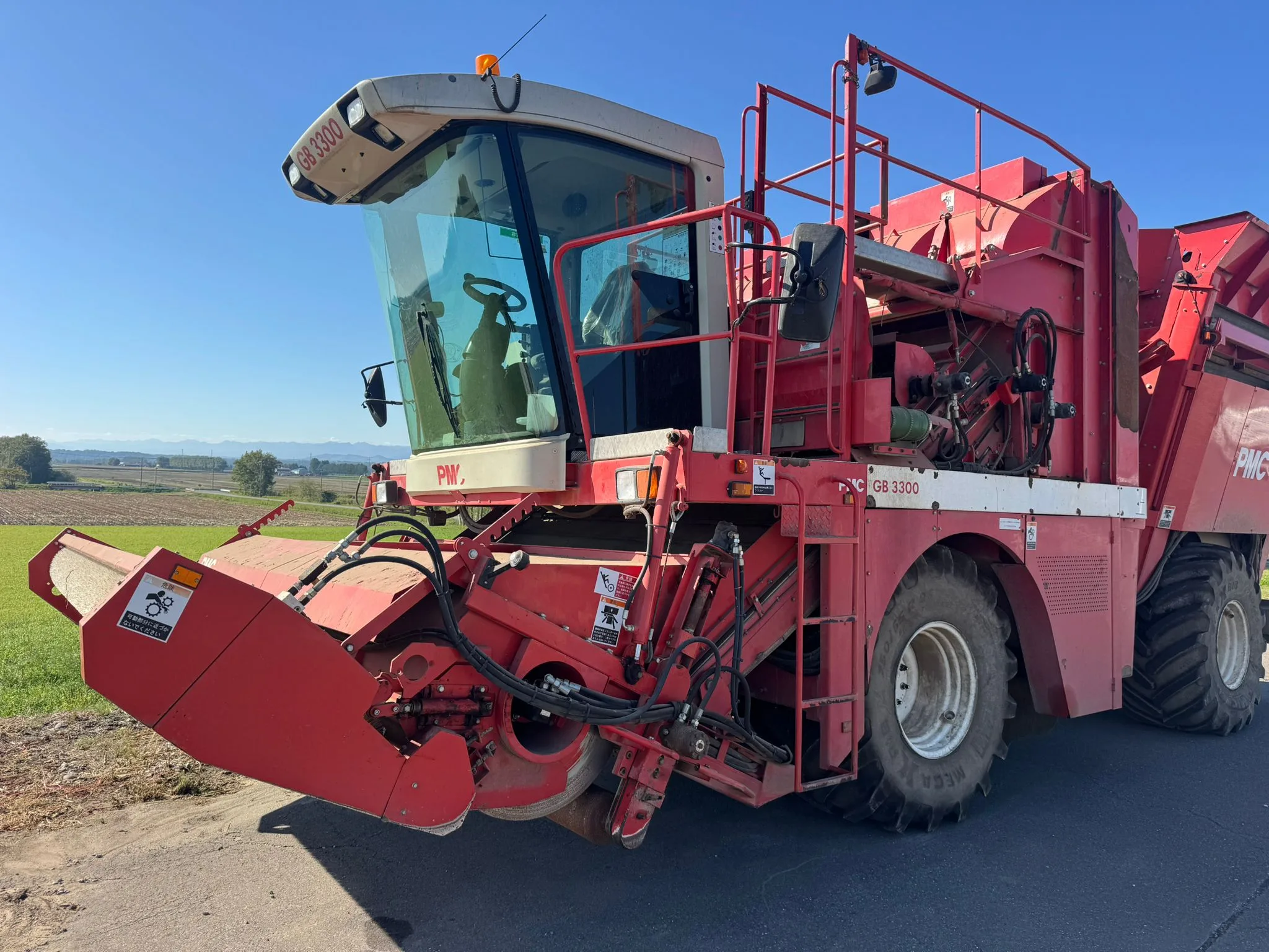 PMC G8-3300 COMBINE HARVESTER