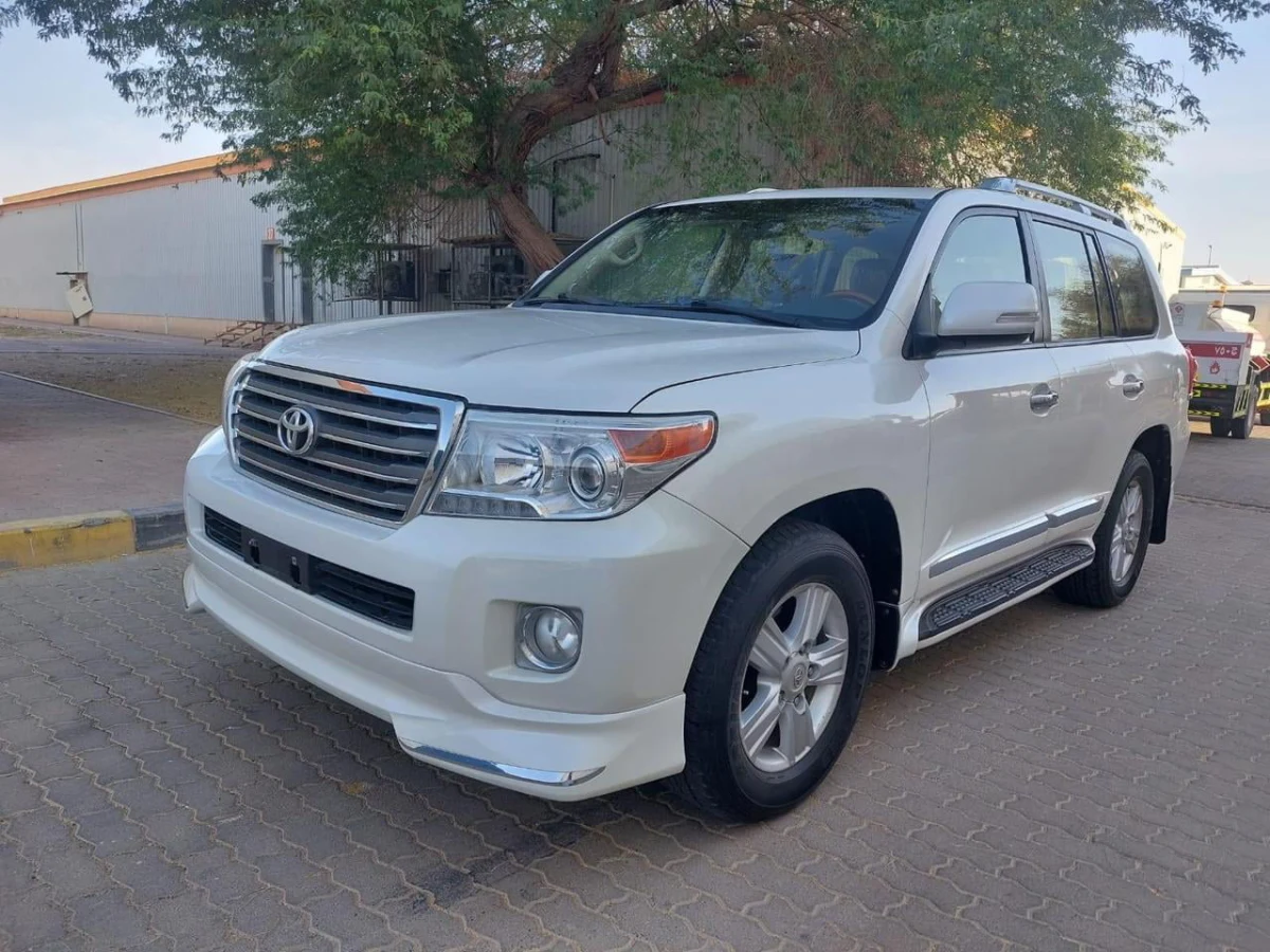 2014 TOYOTA LAND CRUISER VXR 4.6L V8 model Gcc spece full option (No.830812)
