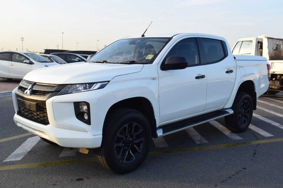 2019 Mitsubishi pickup L200 White (No.830778)