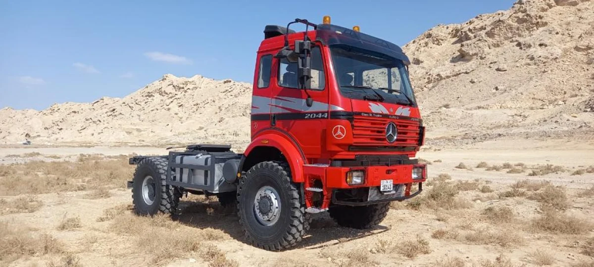 Mercedes-Benz 2044 4X4 TractorHead Truck (No.830807)