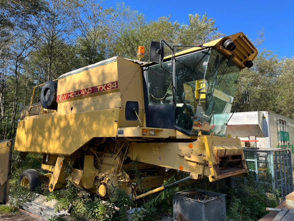 NEW HOLLAND TX34 COMBINE HARVESTER(No.J0849)