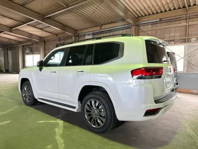 2025 Toyota Land Cruiser LC300 ZX