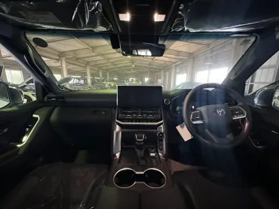 2025 Toyota Land Cruiser LC300 ZX