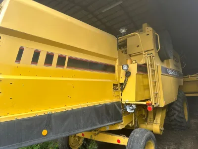 1996 NEW HOLLAND TC54 COMBINE HARVESTER (No.J0797)