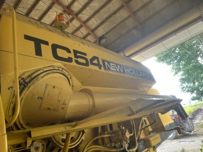 1996 NEW HOLLAND TC54 COMBINE HARVESTER (No.J0797)