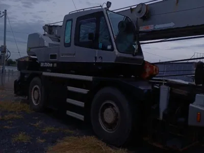 2002 KATO KR-25H-V5 (SR250) 25TON Rough Terrain Crane (No.J0790)