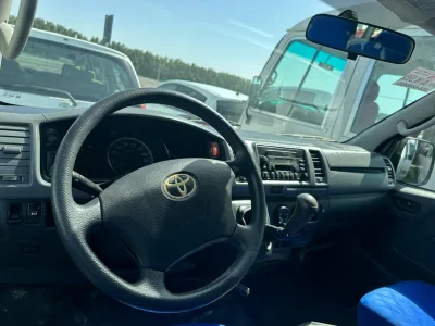 2010 Toyota Hiace 13 Seater Mini van (No.830813)