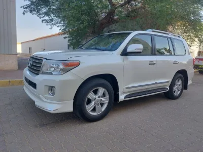 2014 TOYOTA LAND CRUISER VXR 4.6L V8 model Gcc spece full option (No.830812)