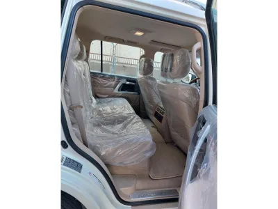 2014 TOYOTA LAND CRUISER VXR 4.6L V8 model Gcc spece full option (No.830812)