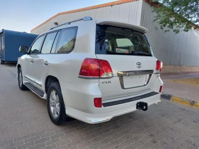 2014 TOYOTA LAND CRUISER VXR 4.6L V8 model Gcc spece full option (No.830812)
