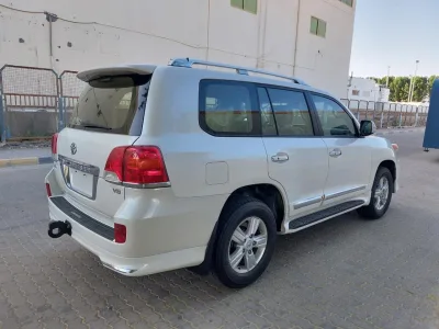 2014 TOYOTA LAND CRUISER VXR 4.6L V8 model Gcc spece full option (No.830812)