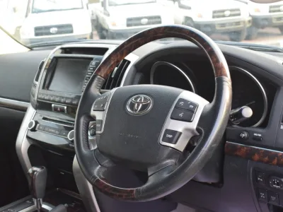 2014 Toyota land cruiser Sahara Silver (No.830752)