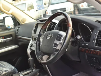 2014 Toyota land cruiser Sahara Silver (No.830752)