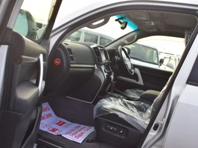 2014 Toyota land cruiser Sahara Silver (No.830752)