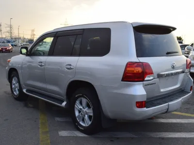 2014 Toyota land cruiser Sahara Silver (No.830752)