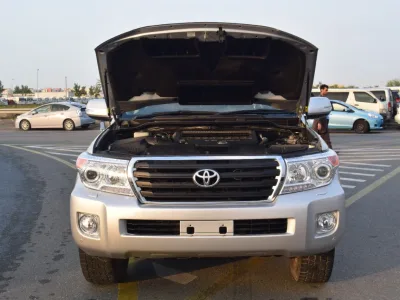 2014 Toyota land cruiser Sahara Silver (No.830752)