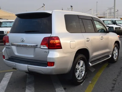 2014 Toyota land cruiser Sahara Silver (No.830752)