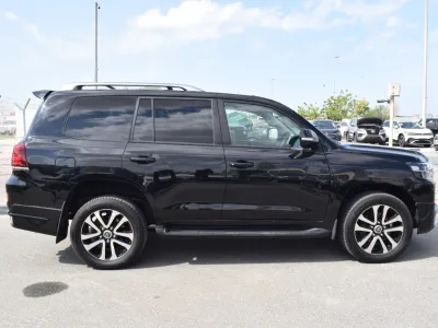 2017 Toyota Land Cruiser full option  Black (No.830783)