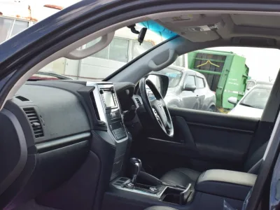 2017 Toyota Land Cruiser full option  Black (No.830783)