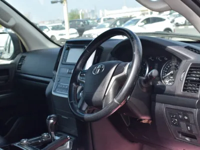 2017 Toyota Land Cruiser full option  Black (No.830783)