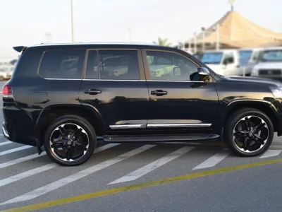 2018 Toyota Land Cruiser Sahara 4.4L Diesel 4WD – Black