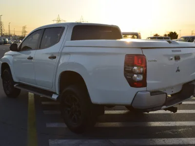 2019 Mitsubishi pickup L200 White (No.830778)