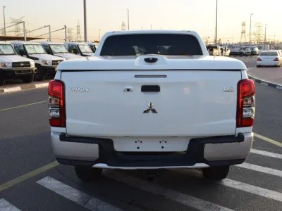 2019 Mitsubishi pickup L200 White (No.830778)