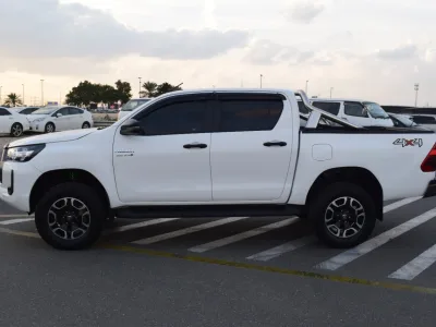 2021 Toyota Hilux pickup  key start White (No.920776)
