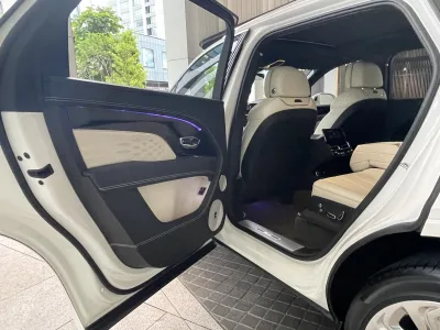 2025 BENTLEY BENTAYGA EWB AZURE (No.103838)