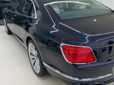 2025 Bently Flying Spur Hybrid Luxury sedan(No.940804)