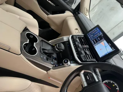 2025 Brand new  LC300 Sahara 7 seat Red  Beige interior (No.J0839)
