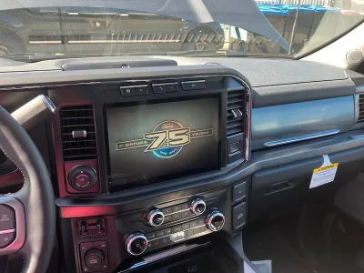 2025 Ford F350 Lariat LHD Pickup (No.960863)
