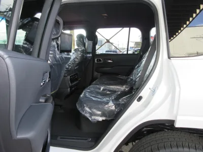 2025 TOYOTA LAND CRUISER 300 3.3 ZX DIESEL (No.960828)