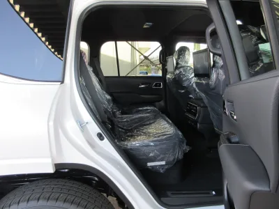 2025 TOYOTA LAND CRUISER 300 3.3 ZX DIESEL (No.960828)