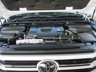 2025 TOYOTA LAND CRUISER 300 3.3 ZX DIESEL (No.960828)