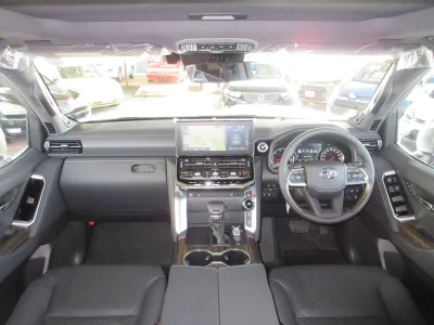 2025 TOYOTA LAND CRUISER 300 3.3 ZX DIESEL (No.960828)