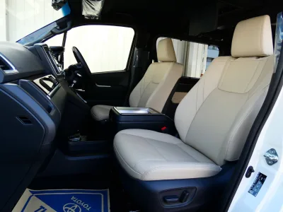 2025 Toyota Granace 2.8 Premium Diesel Turbo (No.960784)