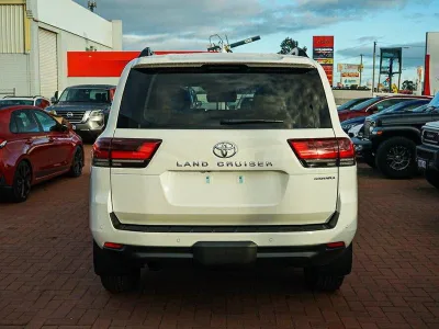 2025 Toyota Landcruiser Sahara 7 Seater (No.480786)
