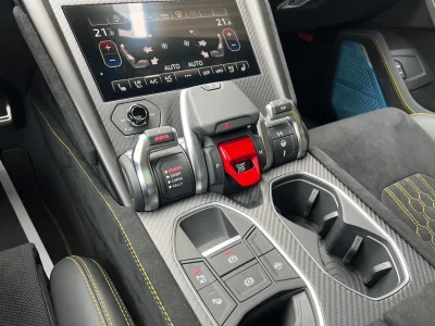 2025 Lamborghini Urus Performante: Unmatched Luxury and Performance SUV (No.960969)