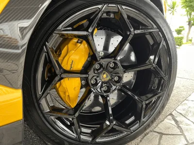 2025 Lamborghini Urus Performante: Unmatched Luxury and Performance SUV (No.960969)
