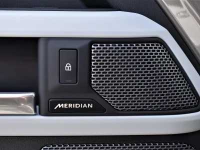 2025 Land Rover Defender 90 SE 2.0 AWD – The Ultimate Off-Road Legend!