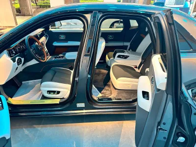 2025 Rolls-Royce Ghost Sedan (No.J01005)