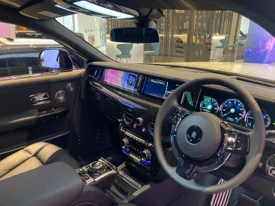 2025 Rolls-Royce Sapphire with Silver Super Luxury SUV (No.J0973)