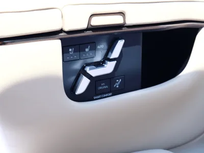 2025 Toyota Alphard Hybrid 2.5 Executive Lounge E-Four 4WD: Unmatched Luxury and Performance (No.960970)