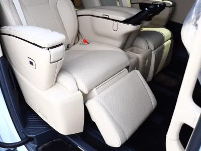 2025 Toyota Alphard Hybrid 2.5 Executive Lounge E-Four 4WD: Unmatched Luxury and Performance (No.960970)
